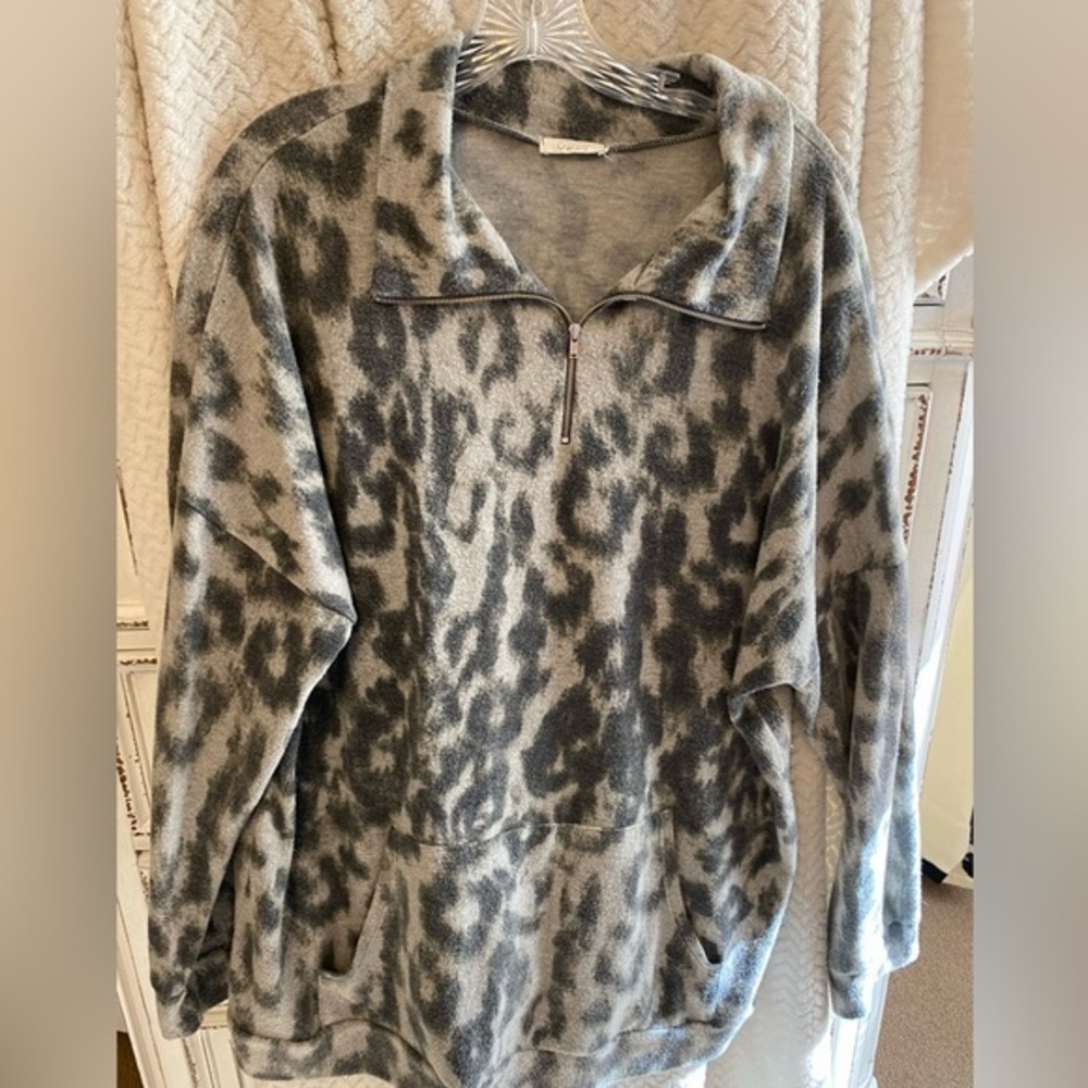 Oddy 3X Polyester Pullover EUC with‎ Animal Print